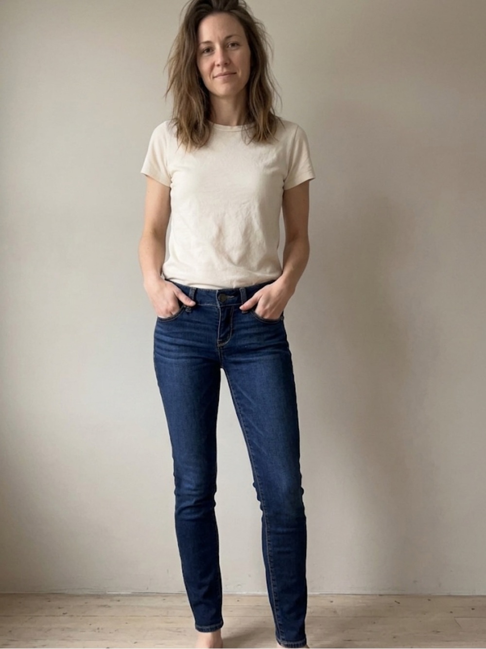 American Eagle Mid‑Rise Jeans – Size 8 | Clean‑Girl Casual | Everyday Denim